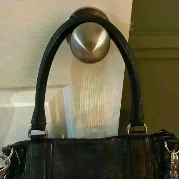 Authentic Givenchy Pandora Shoulder Bag - Picture 4 of 14